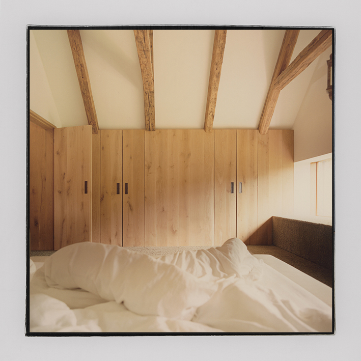 Schlafzimmer raumhoher Wandschrank aus Eichenholz